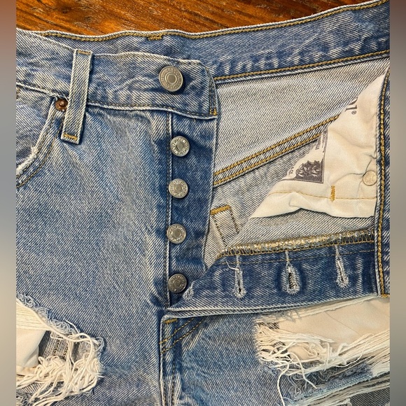 LEVI’S 501 “Big E” Jean Shorts Ripped Distressed Size 28 - Picture 4 of 13